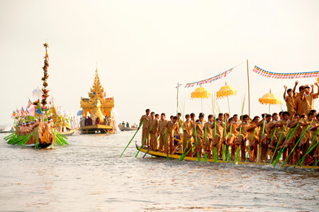 Phaungdawoo Festival